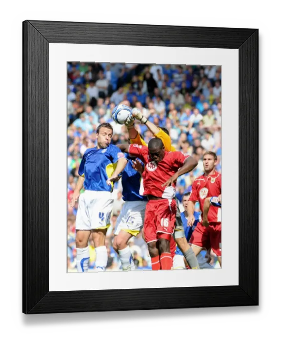 Framed Print : Bristol City`s John Akinde is foiled by Cardiff `keeper Marshall Framed Print : Bristol City`s John Akinde is foiled by Cardiff `keeper Marshall