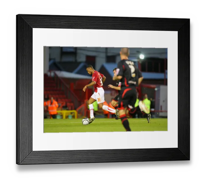 Framed Print : The Football Battle: Bristol City vs Carlisle United - Season 09-10 Framed Print : The Football Battle: Bristol City vs Carlisle United - Season 09-10