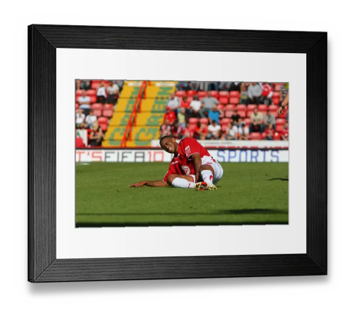 Framed Print : 09-10 Football Showdown: A Season to Remember - Bristol City vs Middlesbrough Framed Print : 09-10 Football Showdown: A Season to Remember - Bristol City vs Middlesbrough