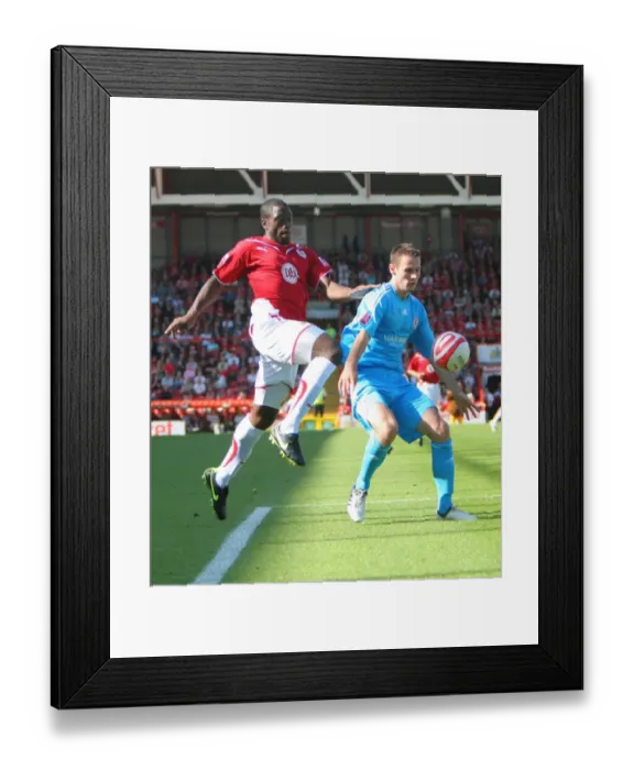 Framed Print : 09-10 Football Showdown: A Clash of First Teams - Bristol City vs Middlesbrough Framed Print : 09-10 Football Showdown: A Clash of First Teams - Bristol City vs Middlesbrough