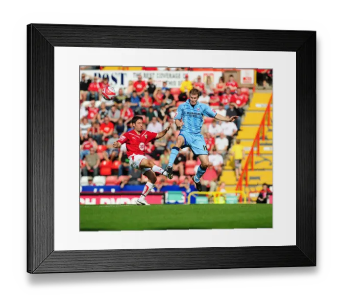 Framed Print : Football Battle: Bristol City vs Scunthorpe United - Season 09-10 Framed Print : Football Battle: Bristol City vs Scunthorpe United - Season 09-10