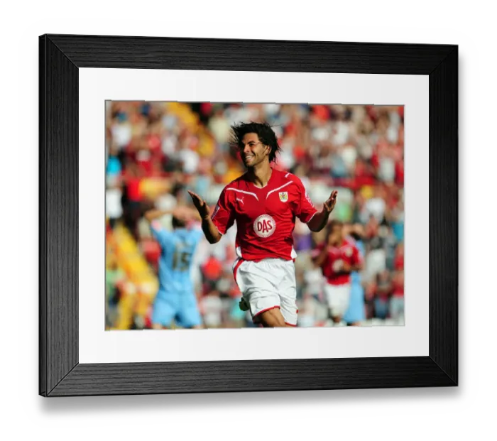 Framed Print : Bristol City vs Scunthorpe United: A Football Rivalry - Season 09-10 Framed Print : Bristol City vs Scunthorpe United: A Football Rivalry - Season 09-10