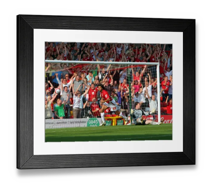 Framed Print : Bristol City vs Scunthorpe United: A Football Rivalry - Season 09-10 Framed Print : Bristol City vs Scunthorpe United: A Football Rivalry - Season 09-10