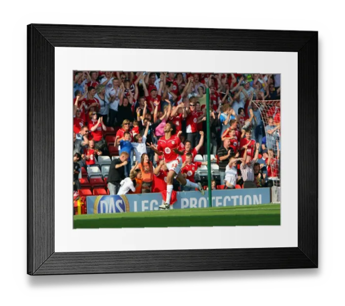 Framed Print : Bristol City vs Scunthorpe United: A Football Rivalry - Season 09-10 Framed Print : Bristol City vs Scunthorpe United: A Football Rivalry - Season 09-10