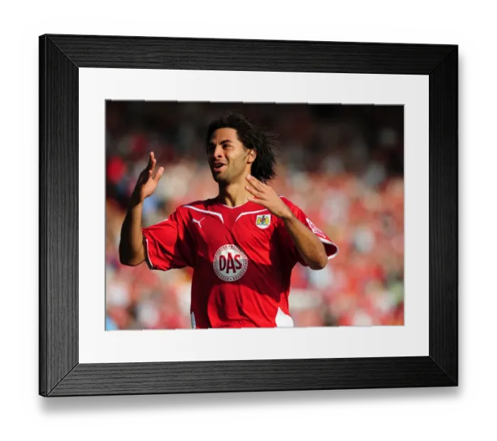 Framed Print : Bristol City vs Scunthorpe United: A Football Rivalry - Season 09-10 Framed Print : Bristol City vs Scunthorpe United: A Football Rivalry - Season 09-10