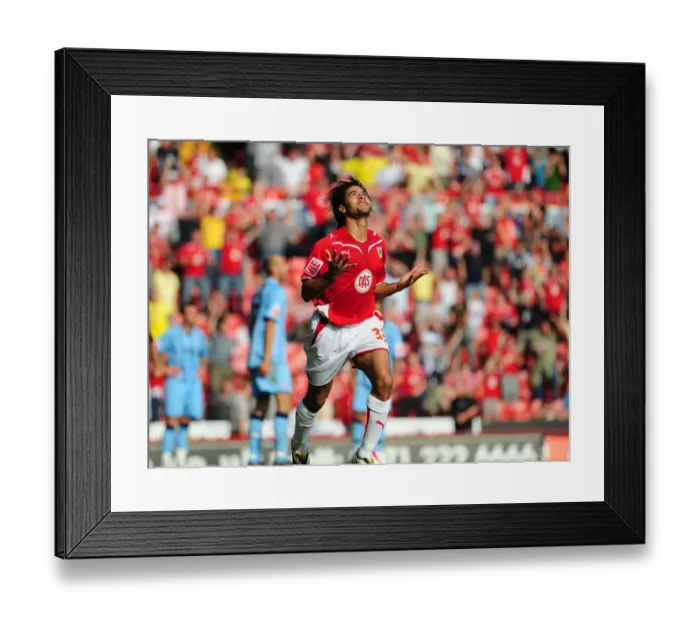 Framed Print : Bristol City vs Scunthorpe United: A Football Showdown - Season 09-10 Framed Print : Bristol City vs Scunthorpe United: A Football Showdown - Season 09-10