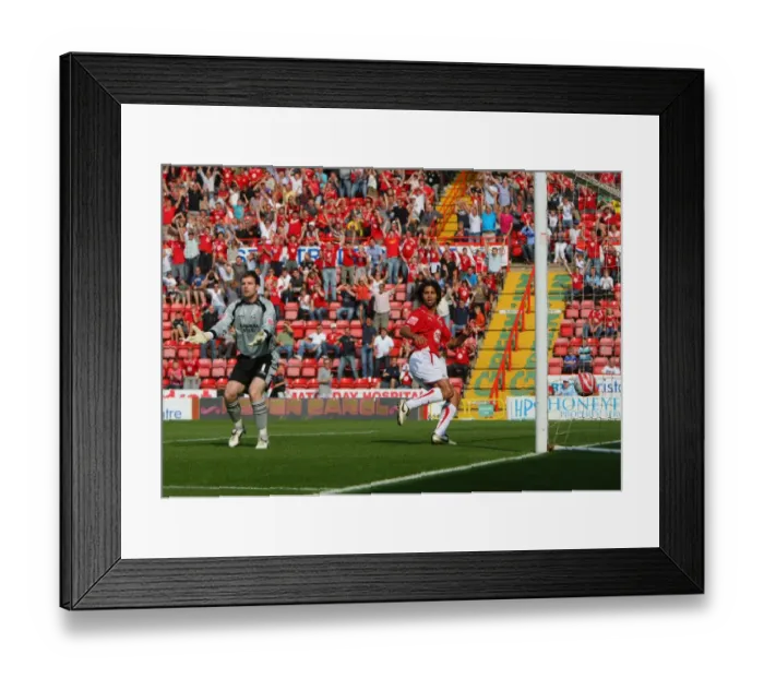Framed Print : Bristol City vs Scunthorpe United: A Football Rivalry - Season 09-10 Framed Print : Bristol City vs Scunthorpe United: A Football Rivalry - Season 09-10