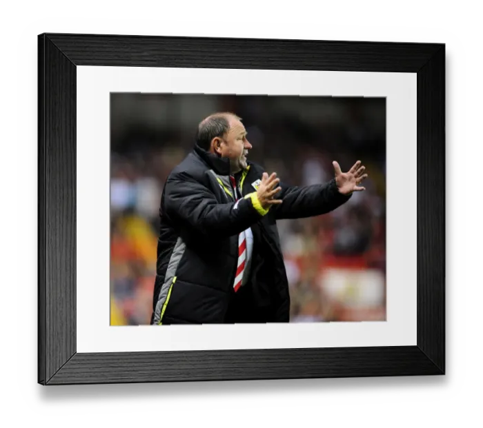 Framed Print : 09-10 Football Showdown: Bristol City vs Blackpool - A Clash of First Teams Framed Print : 09-10 Football Showdown: Bristol City vs Blackpool - A Clash of First Teams