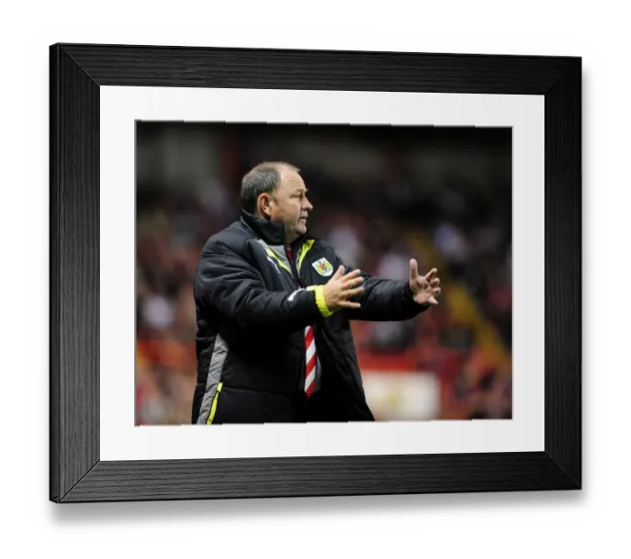 Framed Print : Bristol City vs Blackpool: Clash of the First Teams - Season 09-10 Framed Print : Bristol City vs Blackpool: Clash of the First Teams - Season 09-10