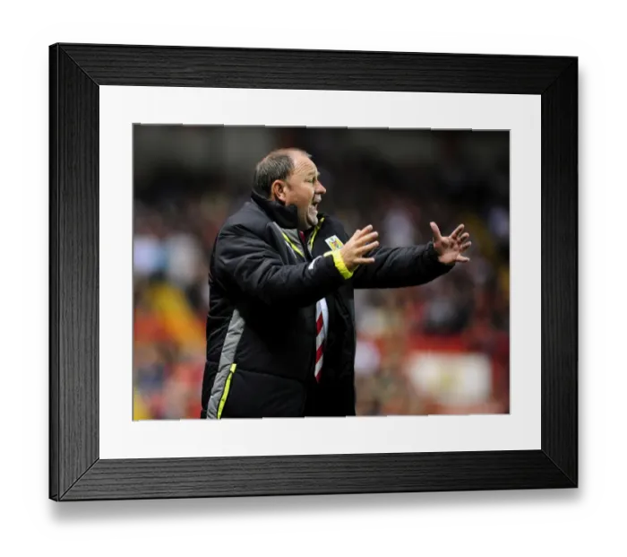 Framed Print : Clash of the First Teams: Bristol City vs Blackpool - Season 09-10 Framed Print : Clash of the First Teams: Bristol City vs Blackpool - Season 09-10