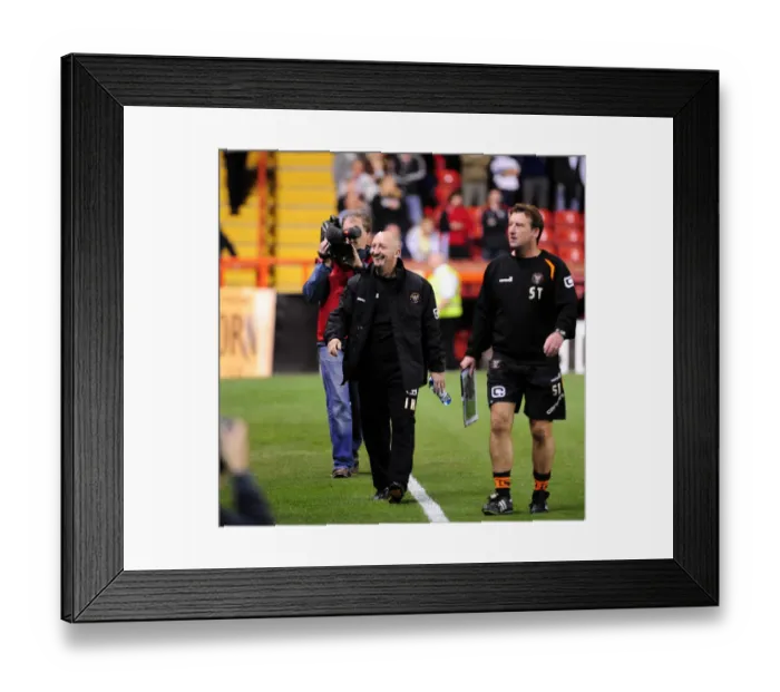 Framed Print : Bristol City vs Blackpool: Clash of the First Teams - Season 09-10 Framed Print : Bristol City vs Blackpool: Clash of the First Teams - Season 09-10