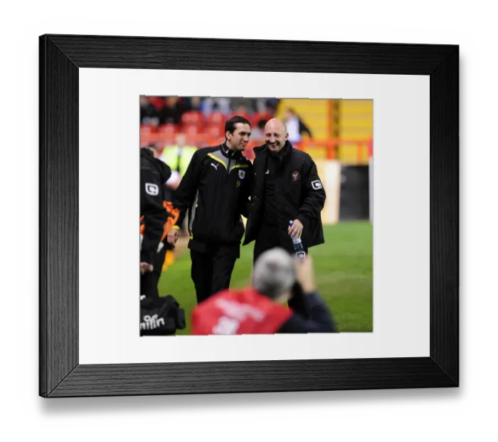 Framed Print : Bristol City vs Blackpool: Football Clash - Season 09-10 Framed Print : Bristol City vs Blackpool: Football Clash - Season 09-10