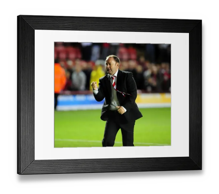 Framed Print : Bristol City vs Blackpool: Clash of the First Teams (Season 09-10) Framed Print : Bristol City vs Blackpool: Clash of the First Teams (Season 09-10)