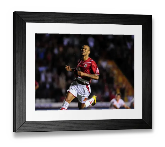 Framed Print : Bristol City vs Blackpool: Clash of the First Teams - Season 09-10 Framed Print : Bristol City vs Blackpool: Clash of the First Teams - Season 09-10