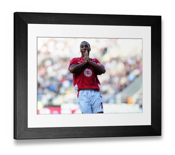 Framed Print : Nicky Maynard: Brilliant Moment Against Newcastle United (Bristol City) Framed Print : Nicky Maynard: Brilliant Moment Against Newcastle United (Bristol City)