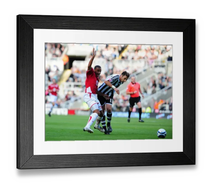 Framed Print : Battle of the Field: Newcastle Utd vs. Bristol City (Season 09-10) Framed Print : Battle of the Field: Newcastle Utd vs. Bristol City (Season 09-10)