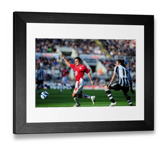 Framed Print : Lee Johnson - Jonas Gutierrez Framed Print : Lee Johnson - Jonas Gutierrez