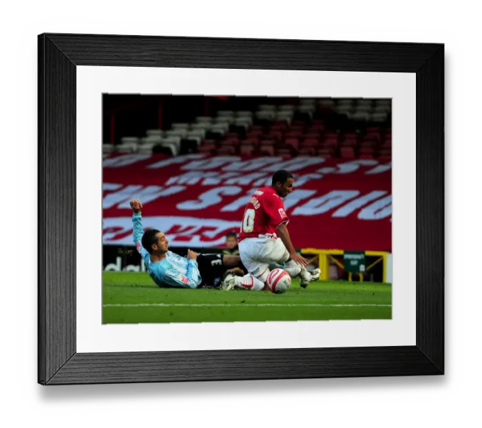 Framed Print : Bristol City First Team: Season 09-10: Bristol City v Peterborough United Framed Print : Bristol City First Team: Season 09-10: Bristol City v Peterborough United
