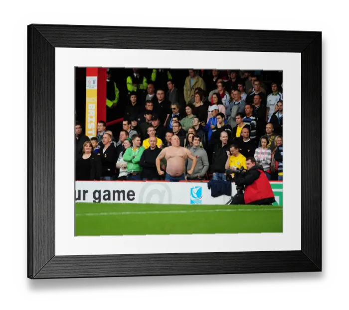 Framed Print : Season 09-10 Football Showdown: A Thrilling Encounter - Bristol City vs Sheffield Wednesday