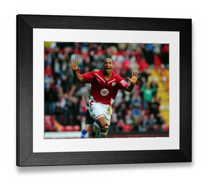 Framed Print : Bristol City vs Sheffield Wednesday: A Thrilling Football Showdown (Season 09-10) Framed Print : Bristol City vs Sheffield Wednesday: A Thrilling Football Showdown (Season 09-10)