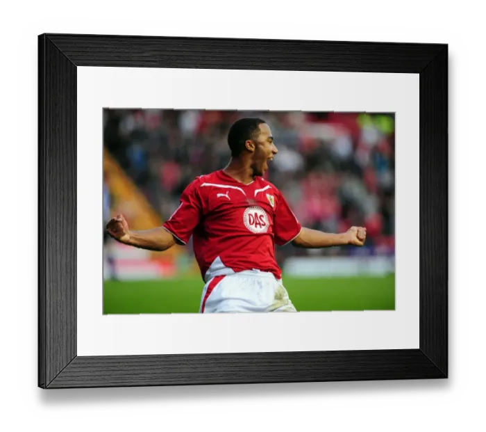 Framed Print : Bristol City vs Sheffield Wednesday: A Thrilling Football Showdown (Season 09-10)