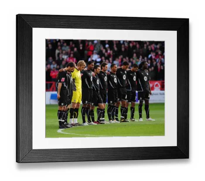 Framed Print : Bristol City players observe minutes silence Framed Print : Bristol City players observe minutes silence