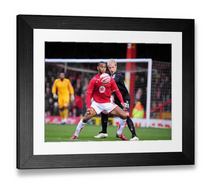Framed Print : Football Showdown: Bristol City vs Sheffield United - Season 09-10 Framed Print : Football Showdown: Bristol City vs Sheffield United - Season 09-10