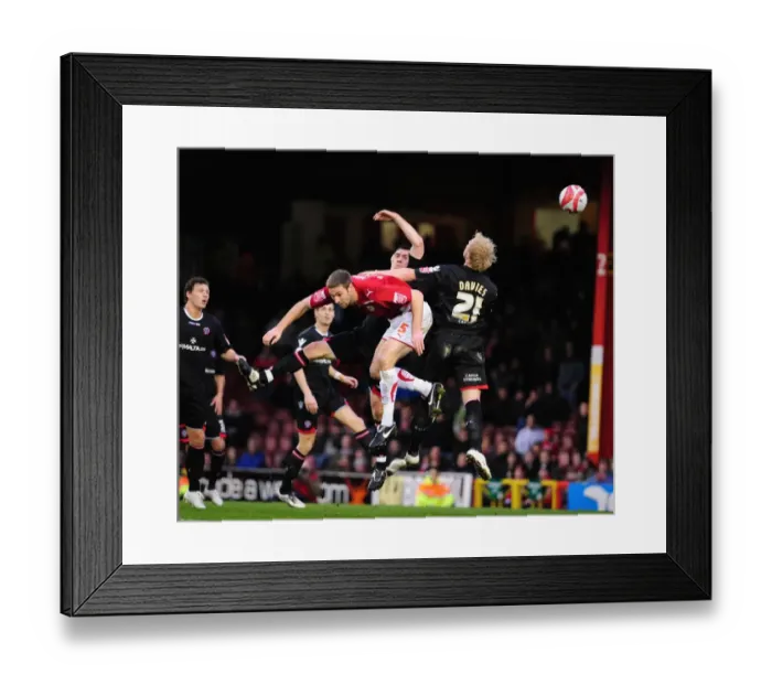 Framed Print : Season 9-10 Showdown: Thrilling Encounter - Bristol City vs Sheffield United