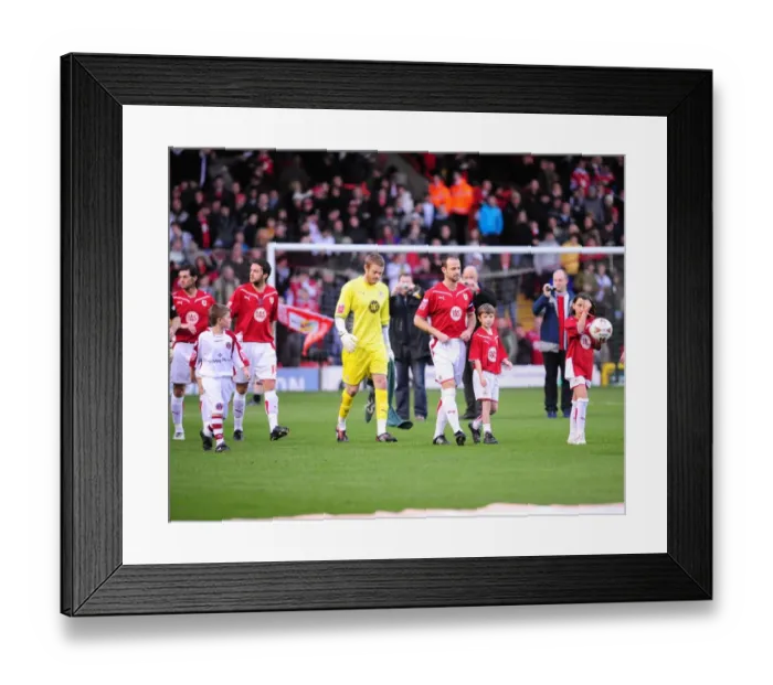 Framed Print : Bristol City vs Sheffield United: A Football Showdown - Season 09-10 Framed Print : Bristol City vs Sheffield United: A Football Showdown - Season 09-10