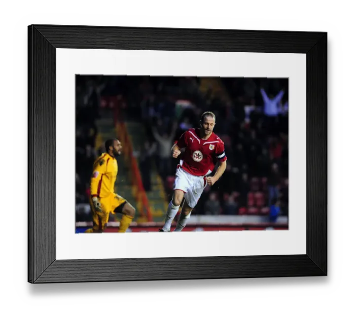 Framed Print : Bristol City vs Sheffield United: A Football Showdown - Season 09-10 Framed Print : Bristol City vs Sheffield United: A Football Showdown - Season 09-10