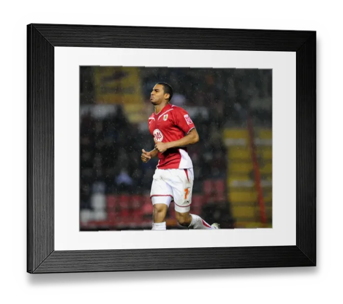 Framed Print : Bristol City vs Ipswich Town: Clash of the Football Giants (09-10 Season) Framed Print : Bristol City vs Ipswich Town: Clash of the Football Giants (09-10 Season)