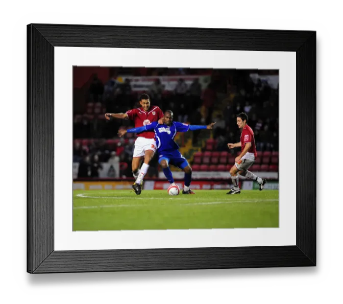 Framed Print : Bristol City vs Ipswich Town: A Football Rivalry Unfolds - 09-10 Season Showdown