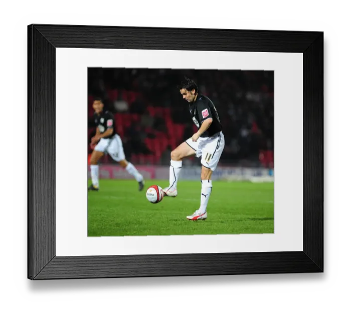 Framed Print : Football Clash: Bristol City vs Doncaster Rovers - Season 09-10 Framed Print : Football Clash: Bristol City vs Doncaster Rovers - Season 09-10