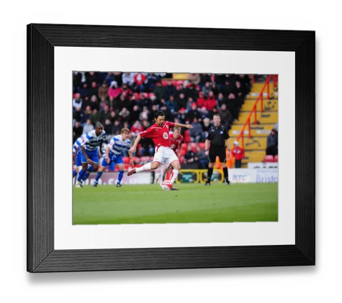 Framed Print : Bristol City vs Reading: A Thrilling First Team Clash from the 09-10 Season Framed Print : Bristol City vs Reading: A Thrilling First Team Clash from the 09-10 Season