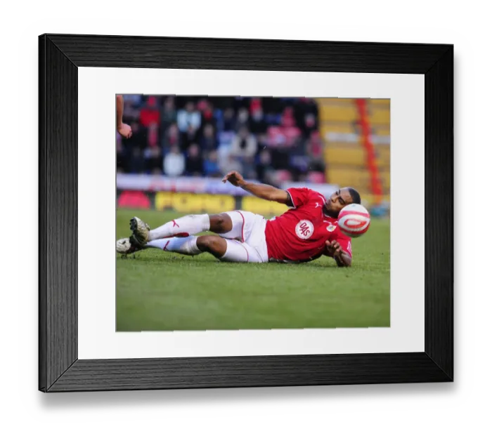 Framed Print : Bristol City vs. Watford: A Football Showdown - Season 09-10