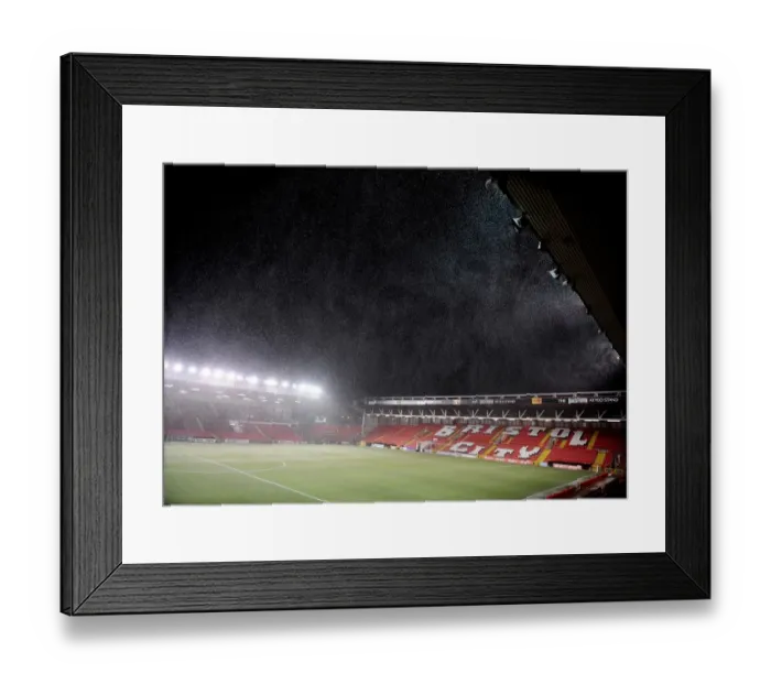 Framed Print : Bristol City vs Cardiff City: FA Cup Clash - Season 09-10