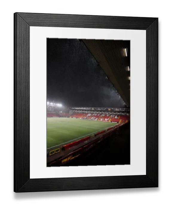 Framed Print : Bristol City vs Cardiff City: FA Cup Clash - Season 09-10