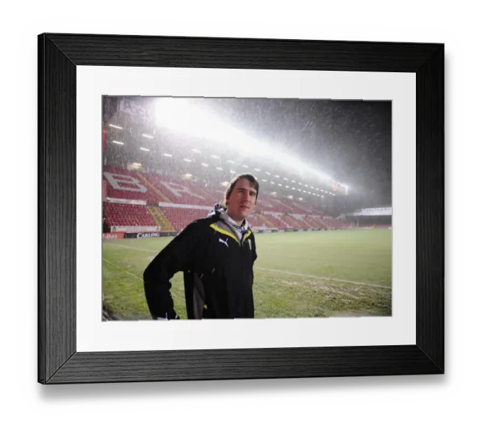 Framed Print : Bristol City vs Cardiff City: FA Cup Clash - Season 09-10
