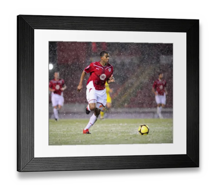 Framed Print : Bristol City vs Cardiff City: FA Cup Clash - Season 09-10