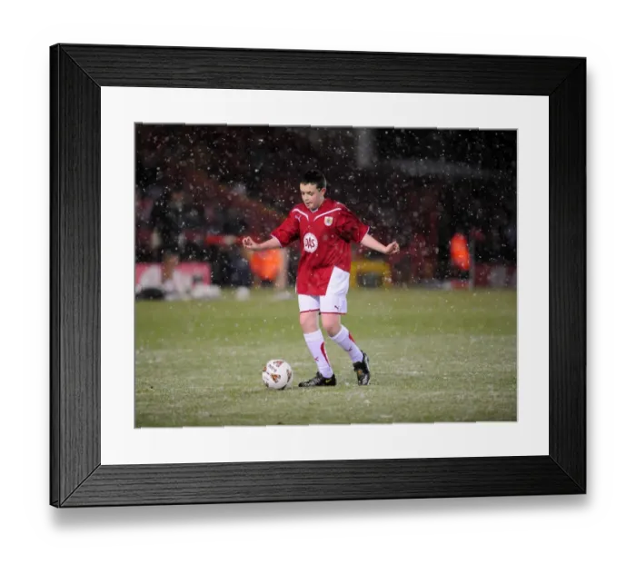Framed Print : Bristol City vs Cardiff City: FA Cup Clash - Season 09-10 Framed Print : Bristol City vs Cardiff City: FA Cup Clash - Season 09-10