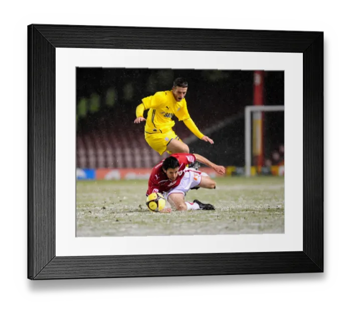 Framed Print : Bristol City vs. Cardiff City: FA Cup Clash - Season 09-10 Framed Print : Bristol City vs. Cardiff City: FA Cup Clash - Season 09-10