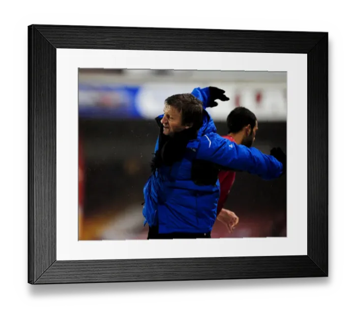 Framed Print : Bristol City vs Cardiff City: FA Cup Clash - Season 09-10 Framed Print : Bristol City vs Cardiff City: FA Cup Clash - Season 09-10