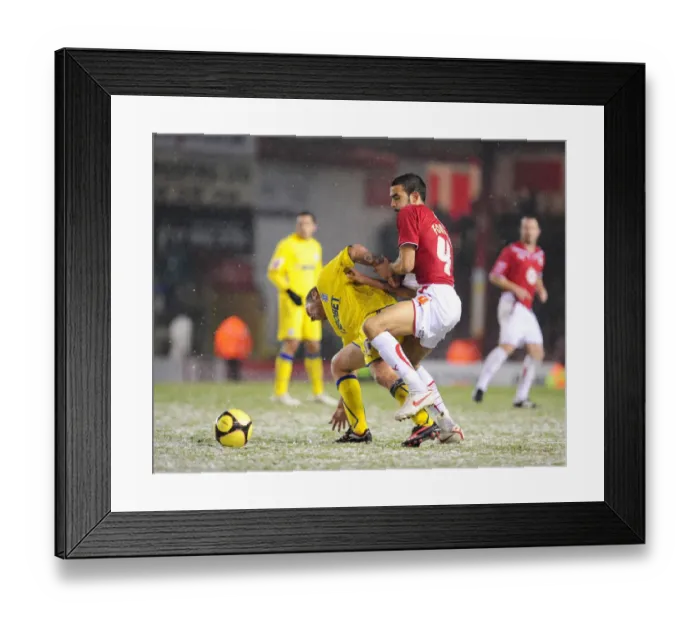 Framed Print : Bristol City vs Cardiff City: FA Cup Clash - Season 09-10 Framed Print : Bristol City vs Cardiff City: FA Cup Clash - Season 09-10