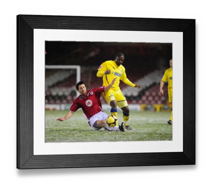 Framed Print : Bristol City vs Cardiff City: FA Cup Clash - Season 09-10 Framed Print : Bristol City vs Cardiff City: FA Cup Clash - Season 09-10