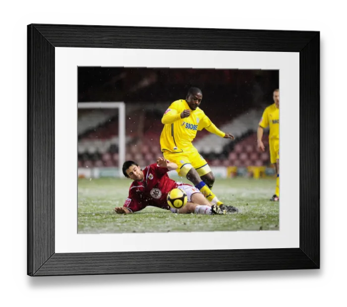 Framed Print : Bristol City vs Cardiff City: FA Cup Clash - Season 09-10 Framed Print : Bristol City vs Cardiff City: FA Cup Clash - Season 09-10