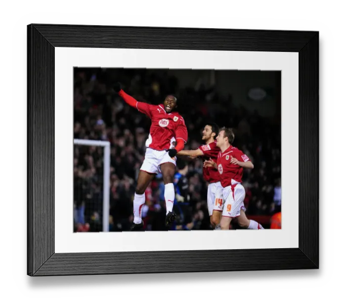Framed Print : Envander Sno Celebrates