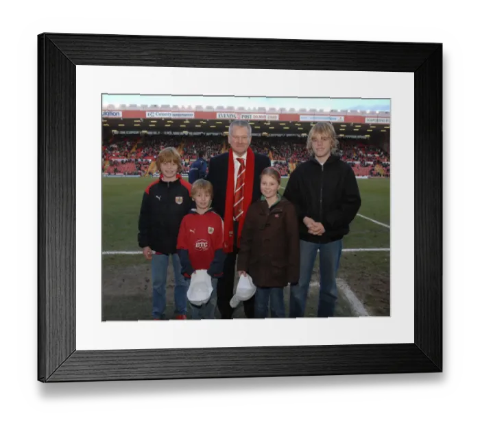Framed Print : Bristol City vs Preston North End: The Rivalry - Season 09-10 Framed Print : Bristol City vs Preston North End: The Rivalry - Season 09-10