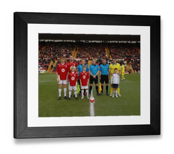 Framed Print : Bristol City vs Preston North End: A Football Rivalry Unfolds - Season 09-10 Framed Print : Bristol City vs Preston North End: A Football Rivalry Unfolds - Season 09-10