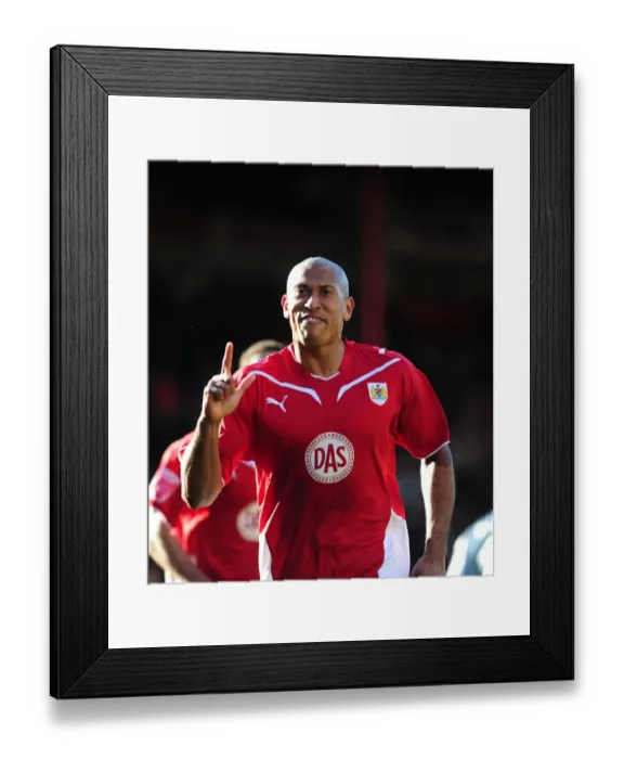 Framed Print : Bristol City's Chris Iwelumo Scores Dramatic Equalizer Against West Bromwich Albion in Championship Clash