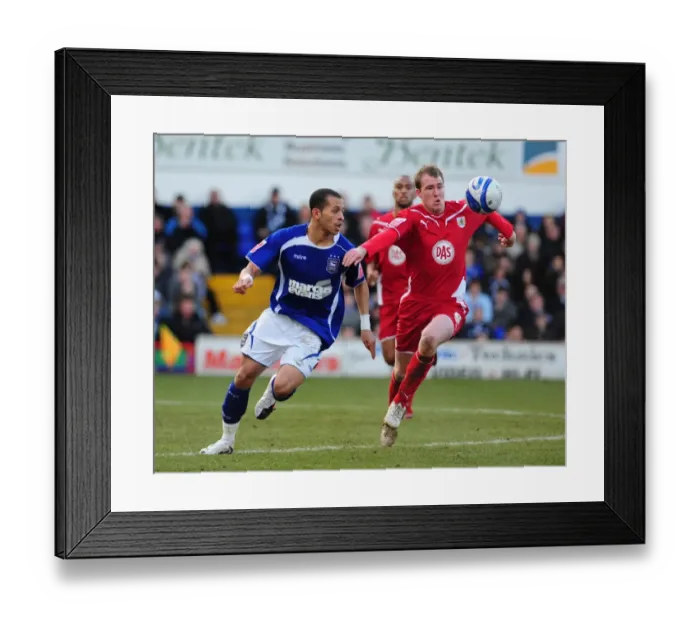 Framed Print : Clash of Titans: Ipswich Town vs. Bristol City (Season 09-10) Framed Print : Clash of Titans: Ipswich Town vs. Bristol City (Season 09-10)
